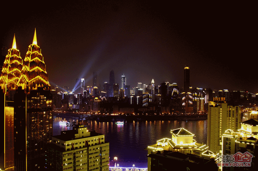 观音桥步行街的夜景